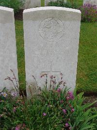 Etaples Military Cemetery - Loake, L H