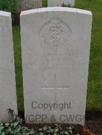 Etaples Military Cemetery - Lochiel, J S G