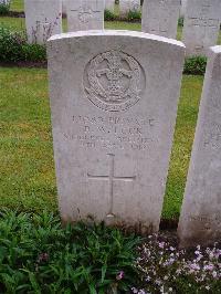 Etaples Military Cemetery - Lock, Robert William
