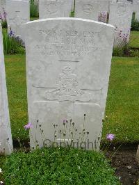 Etaples Military Cemetery - Loe, H E