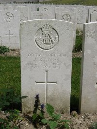 Etaples Military Cemetery - Logan, John Robert