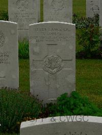 Etaples Military Cemetery - Lomas, T