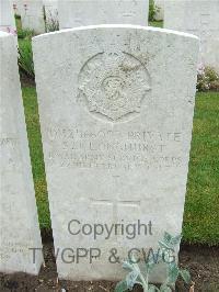 Etaples Military Cemetery - Longhurst, Sidney John