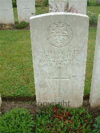 Etaples Military Cemetery - Longshaw, A T