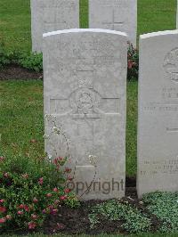 Etaples Military Cemetery - Longstaff, R