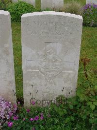 Etaples Military Cemetery - Lord, Henry