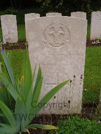Etaples Military Cemetery - Lord, R
