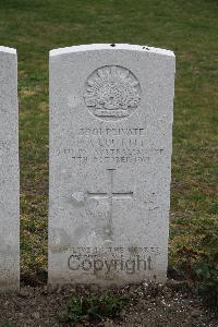 Etaples Military Cemetery - Louttit, Henry Arthur