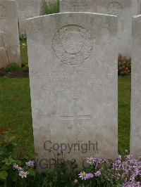 Etaples Military Cemetery - Loveys, Arthur