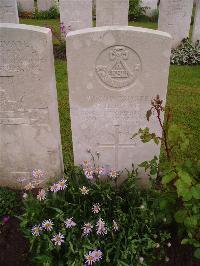 Etaples Military Cemetery - Lowe, George Baker