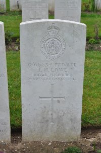 Etaples Military Cemetery - Lowe, J H