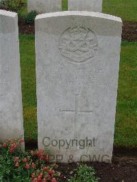 Etaples Military Cemetery - Lowe, Thomas Stuart
