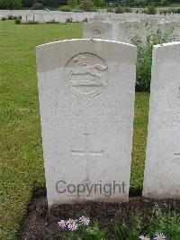 Etaples Military Cemetery - Lowe, William