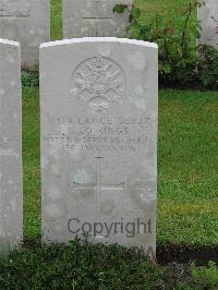 Etaples Military Cemetery - Lowings, G