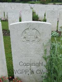 Etaples Military Cemetery - Lown, Thomas Gordon