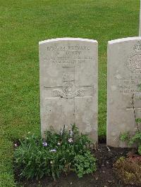 Etaples Military Cemetery - Lowry, M