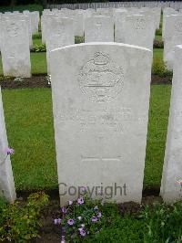 Etaples Military Cemetery - Lucas, George Edward