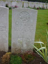 Etaples Military Cemetery - Lucas, H W