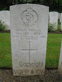Etaples Military Cemetery - Luetchford, William James