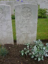Etaples Military Cemetery - Luff, George Robert