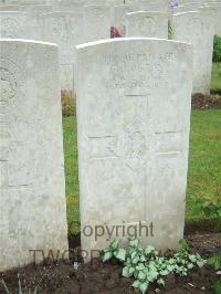 Etaples Military Cemetery - Lugton, G