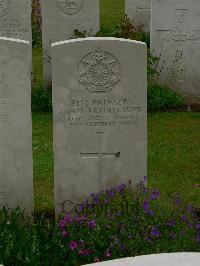 Etaples Military Cemetery - Lund, James Arthur