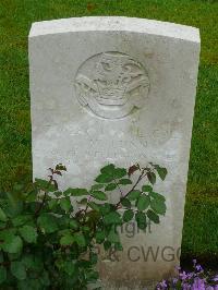 Etaples Military Cemetery - Lunn, J W