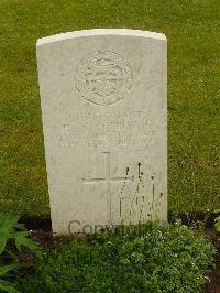 Etaples Military Cemetery - Lushington, S E J C