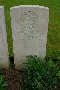 Etaples Military Cemetery - Lynch, J