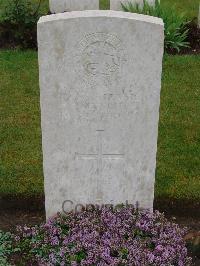 Etaples Military Cemetery - Lynch, J