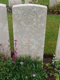 Etaples Military Cemetery - Lynch, M