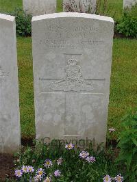 Etaples Military Cemetery - Lyons, John