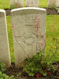 Etaples Military Cemetery - Lyons, William