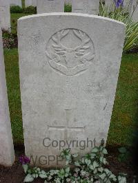 Etaples Military Cemetery - MacDonald, Andrew Linton