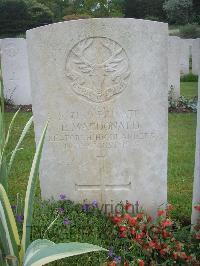 Etaples Military Cemetery - MacDonald, Donald