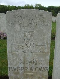 Etaples Military Cemetery - MacDonald, James