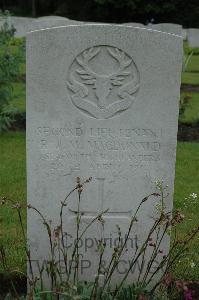 Etaples Military Cemetery - MacDonald, Roderick John MacPherson