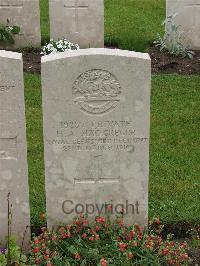 Etaples Military Cemetery - MacGregor, H A