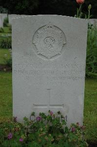 Etaples Military Cemetery - MacGregor, Rhodric