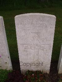 Etaples Military Cemetery - MacIntyre, Alexander