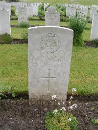 Etaples Military Cemetery - MacIntyre, Alexander Cameron