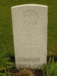 Etaples Military Cemetery - MacKay, Arnold Langley