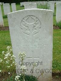 Etaples Military Cemetery - MacKay, D