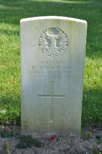 Etaples Military Cemetery - MacKay, Kenneth