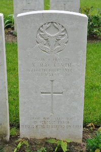 Etaples Military Cemetery - MacKenzie, Kenneth