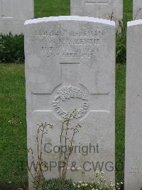 Etaples Military Cemetery - MacKenzie, Kenneth William