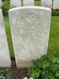 Etaples Military Cemetery - MacKenzie, Robert A.