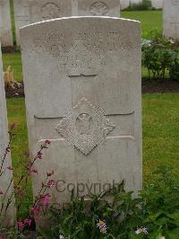 Etaples Military Cemetery - MacLean, Malcolm