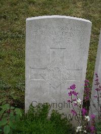 Etaples Military Cemetery - MacLeay, Hugh