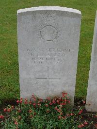 Etaples Military Cemetery - MacLeay, R C